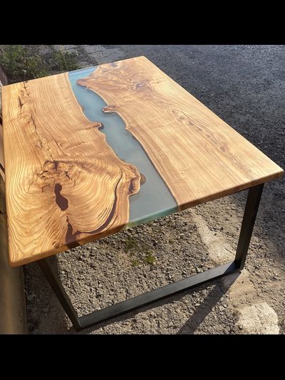 стол река из карагача с прозрачной смолой