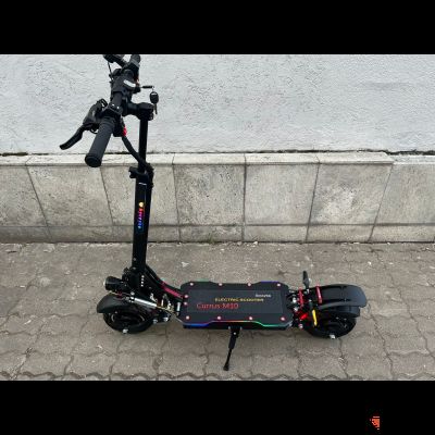 ЭЛЕКТРОСАМОКАТ Currus M10 2022 года с демфером