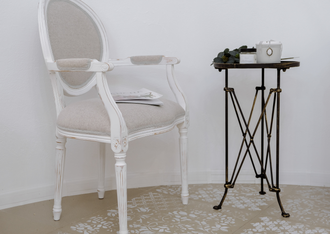 Столик приставной