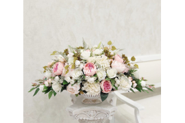 Узнайте о лучших вариантах использования композиций из искусственных цветов в интерьере, чтобы создать стильное и уютное пространство 33