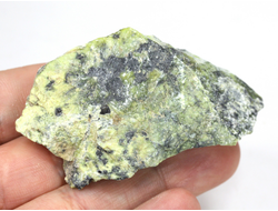 Змеевик, необработанный, дикий образец, Россия, КЧР, Урупский район (66*30*28 мм, 51 г) №37821