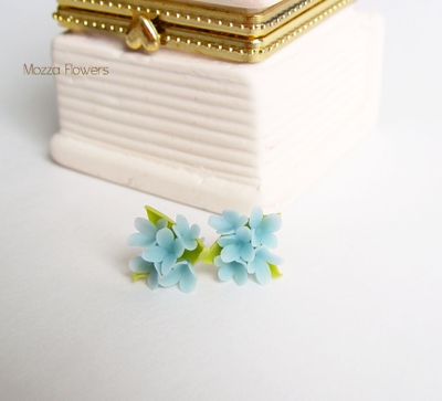 Цветочные серьги в ассортименте .