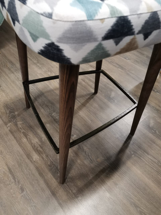 Полубарный стул Minotti Amber в серо-синей ткани на деревянных ножках