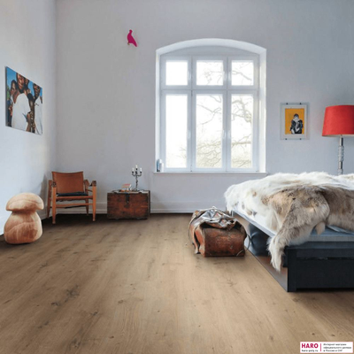 Декор ламината Haro Daily Edition Дуб Бреда Пуро 541338 в интерьере комнаты