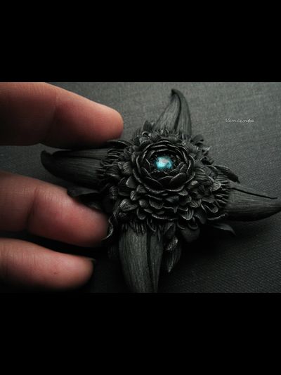 "Цветок Ворона". Комплект украшений (кольцо и брошь) в готическом стиле из коллекции "Рейвенсвуд"