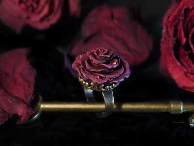 Кольцо "Осенняя роза и хрусталь росы" с капельками