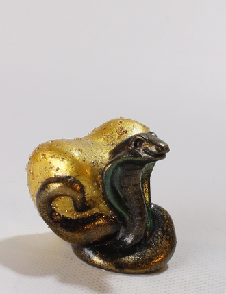 Сувенир " Год Змеи" с золотым сердцем