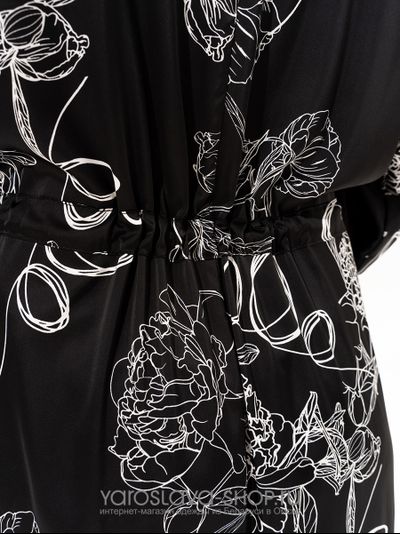 Женское платье-кимоно черного цвета с цветочным принтом