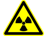 Знак W05 «Опасно. Радиоактивные вещества или ионизирующее излучение»