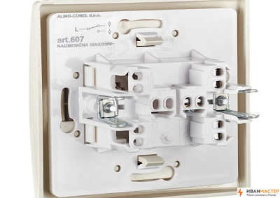 Установка одноклавишного выключателя на даче ИВАНМАСТЕР