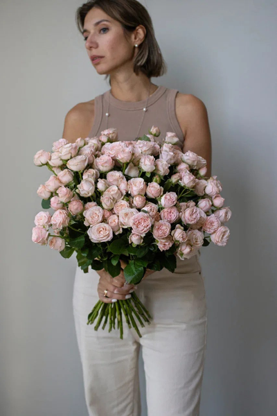 БУКЕТ ЦВЕТОВ НА ВКУС ФЛОРИСТА 15000р.