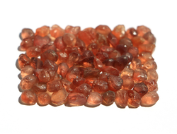 Гранат спессартин, светлый, необработанный, ювелирного качества, Якутия (4-7 мм, 0,1-0,2 г) №13794