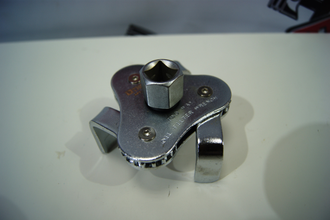 Съемник масляных фильтров "краб" с плоскими захватами 65-100 мм AOFWJ3