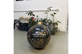 Большие новогодние шары из стеклопластика. Уличные фигуры.