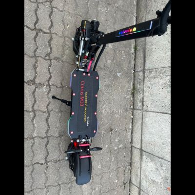 ЭЛЕКТРОСАМОКАТ Currus M10 2022 года с демфером