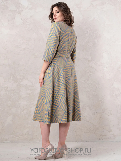 Элегантное серо-зеленое платье полуприлегающего силуэта