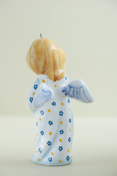 Ангел с голубем