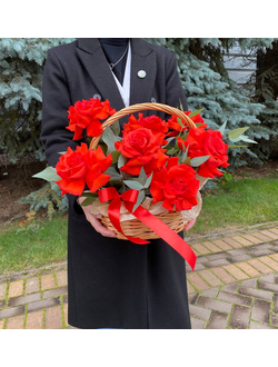 Французская роза в корзине
