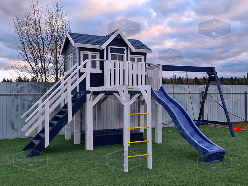 Идеальный уголок для отдыха и игр на даче: гармония садовых качелей и детского домика