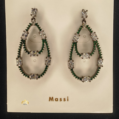 Изысканные серьги с изумрудными и белыми кристаллами на черном металле 4см