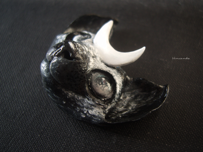 Необычная брошь в стиле фэнтези "Лунный котик - заклинатель звёзд"