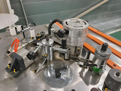 Кромкооблицовочный станок с ручной подачей WoodTec VECTOR NEW (Общая мощность: 2,5 кВт  Вес: 180 кг)