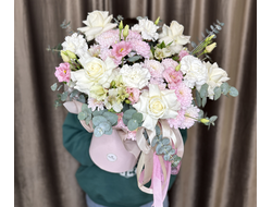 Сборная композиция в шляпной коробке "Летний зефир"