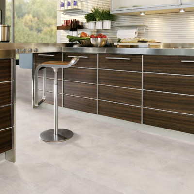 Биополы Wineo PURLINE 1000 Городской Светло-Серый PLC317R в интерьере кухни