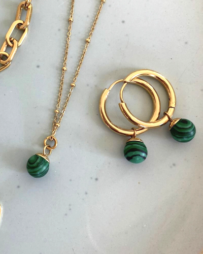 Серьги-кольца с подвеской из малахита цвет золото A&C (Норвегия)