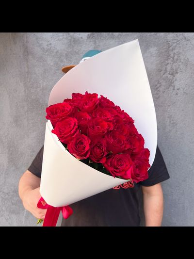 Букет красных роз 25 шт