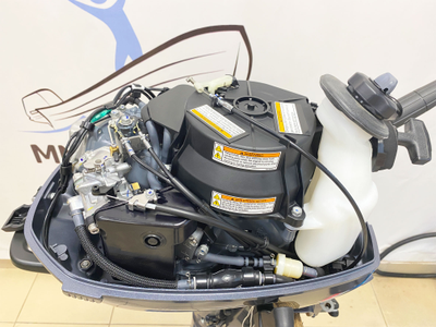 Лодочный мотор YAMAHA F5AMHS под колпаком справа