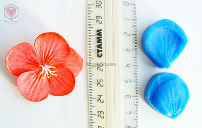 "Лепесток герани" вайнер и каттер