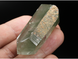 Кварц горный хрусталь с фантомами и хлоритом, кристалл полированный, Бразилия (50*24*18 мм, 35 г) №36850