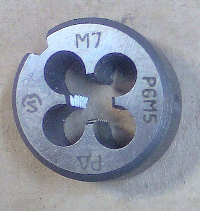 Плашка м5