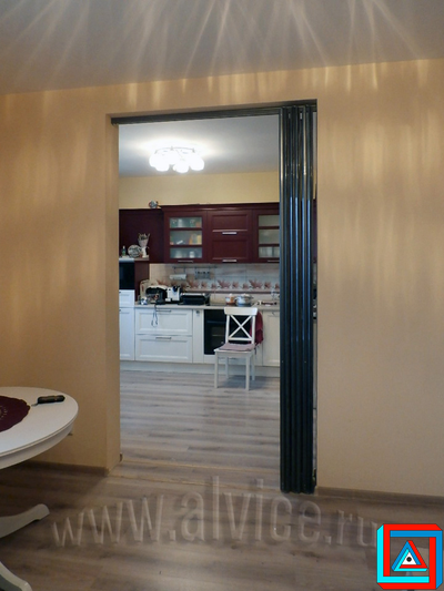 Перегородка-гармошка из 6-ти створок встроенная