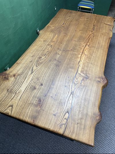 большой обеденный стол из слэбов карагача с капами