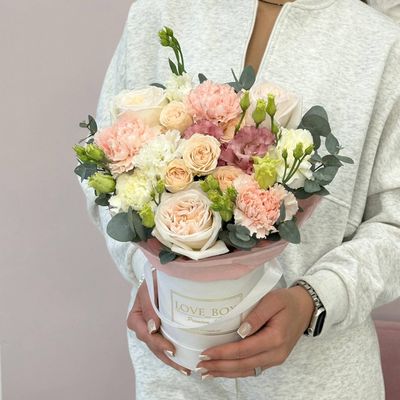 БУКЕТ В ШЛЯПНОЙ КОРОБКЕ МИКС ЦВЕТОВ MINI