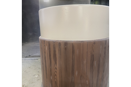 Кашпо из стеклопластика с имитацией дерева