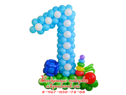 Голубая цифра 1 из шаров с детскими игрушками