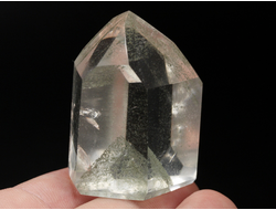 Кварц горный хрусталь с фантомами и хлоритом, кристалл полированный, Бразилия (40*32*24 мм, 44 г) №36853