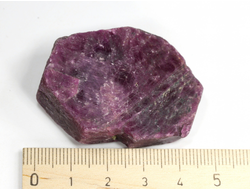 Корунд красный (рубин), кристалл, Мьянма (44*35*15 мм, 54 г) №28657