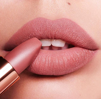 CHARLOTTE TILBURY Matte Revolution Матовая Помада Pillow Talk