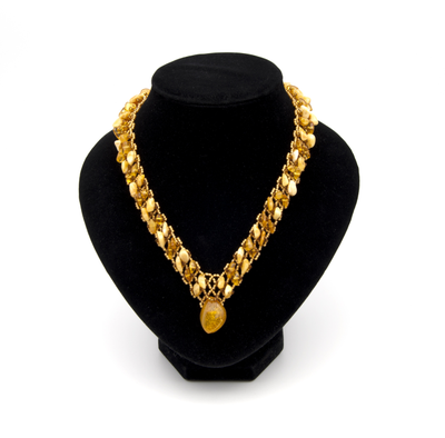 Колье из бисера и янтаря, с кулоном из желтого янтаря