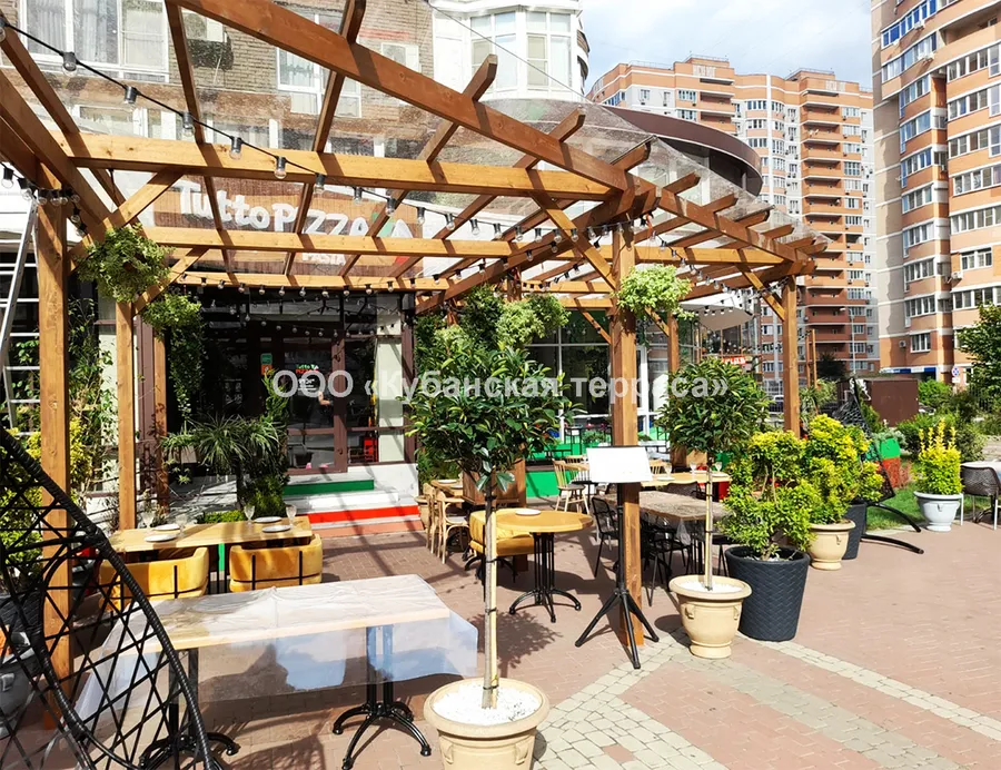 Деревянная пергола, летнее кафе