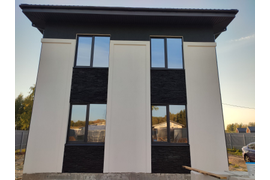 Остекление коттеджа с.Сокол, участок 46. Окна Рехау 70 мм, фурнитура Зигения Титан, мультифункциональное напыление, ламинация антрацитово-серого цвета, отливы тоже. 