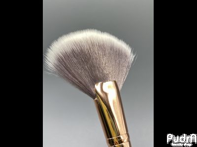 Topface Кисть для макияжа F22 Fan Brush для хайлайтера