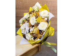 Нежный и солнечный букет из сухофруктов