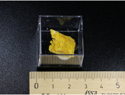 Аурипигмент, в пластиковом боксе, Россия, Якутия №22306