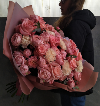 Букет: роза, пионовидная роза, диантус, эвкалипт. Авторские букеты,  розовый букет, букет из роз