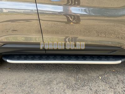 Пороги алюминиевые с пластиковой накладкой 1720 мм ТСС для Geely Coolray 2024-